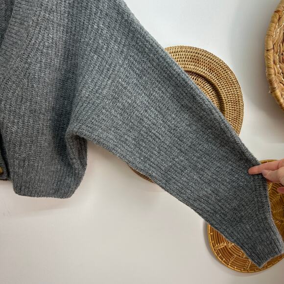 H&M Gray Oversized Ribbed Knit Cropped Crop Cardigan Sweater Medium Casual Cozy - Picture 5 of 7